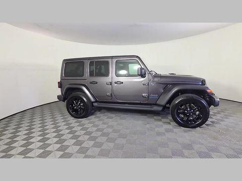 Used 2025 Jeep Wrangler Unlimited Sahara AWD/4WD image 35