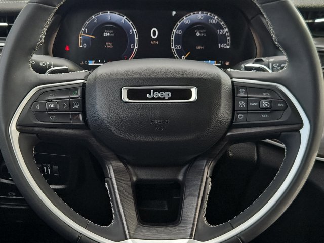Used 2023 Jeep Grand Cherokee Limited AWD/4WD image 26