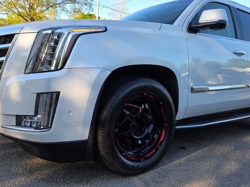 Used 2017 Cadillac Escalade Luxury AWD/4WD image 10
