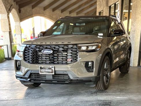 New 2026 Ford Explorer ST-Line w/ ST-Line Street Pack RWD image 4