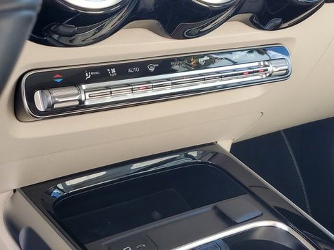 Used 2023 Mercedes-Benz GLB 250 w/ Premium Package image 28