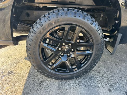 Used 2023 Chevrolet Silverado 1500 Custom image 9