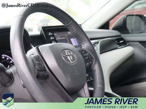 Used 2022 Toyota Camry SE image 24