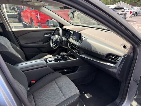 Used 2023 Nissan Rogue SV AWD/4WD image 13