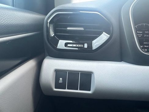 Used 2023 Honda Pilot LX image 24
