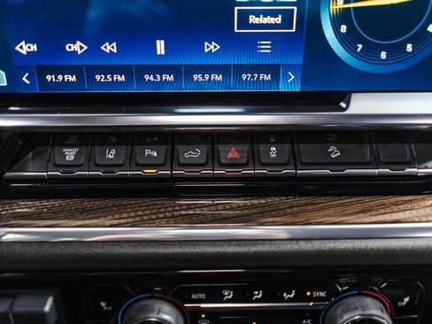 Used 2024 Chevrolet Silverado 2500 LT w/ Z71 Sport Edition image 16