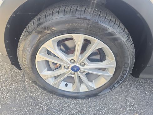 Used 2017 Ford Escape SE AWD/4WD image 27