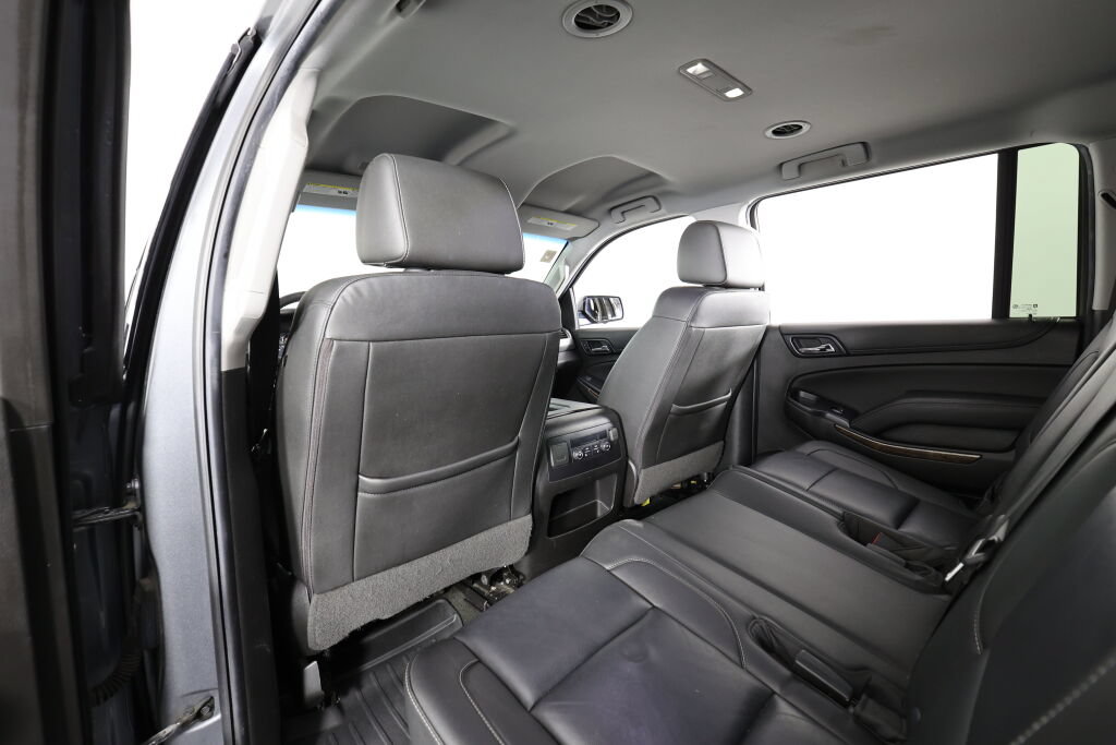 Used 2018 Chevrolet Suburban LT w/ Luxury Package RWD image 14