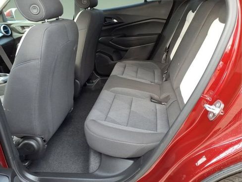 Used 2024 Chevrolet Trax LS w/ LS Convenience Package FWD image 12
