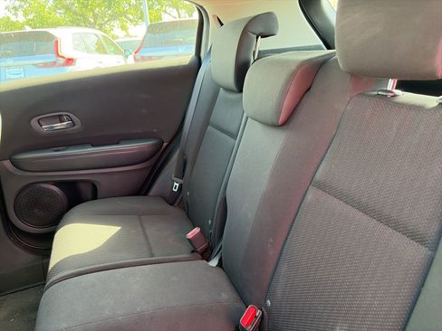 Used 2018 Honda HR-V LX image 10