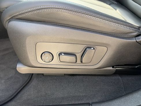 Used 2025 BMW X4 xDrive30i AWD/4WD image 15