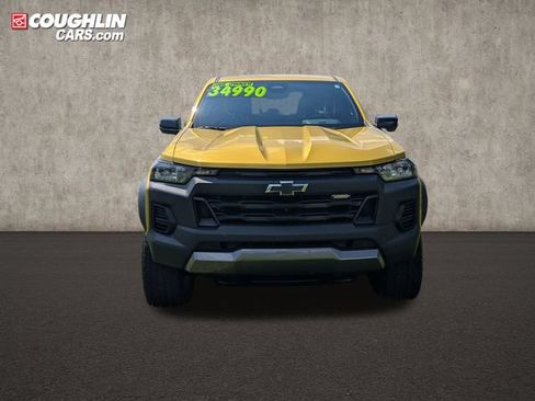 Used 2023 Chevrolet Colorado Trail Boss w/ Technology Package AWD/4WD image 2
