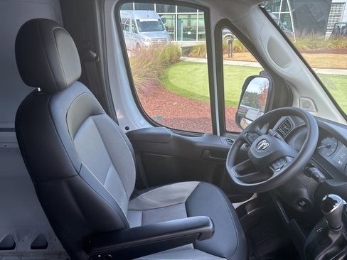 Used 2025 RAM ProMaster 2500 w/ Convenience Group image 39
