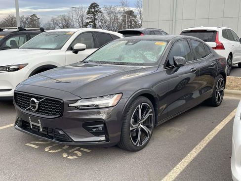 Used 2023 Volvo S60 B5 Plus w/ Climate Package image 2
