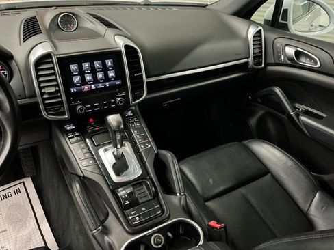 Used 2018 Porsche Cayenne Platinum Edition image 22