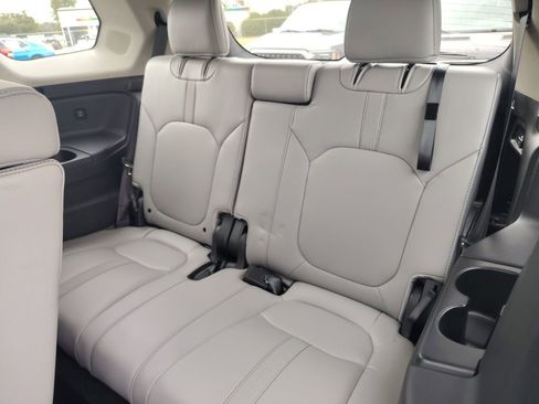 Used 2025 Honda Pilot Touring image 5