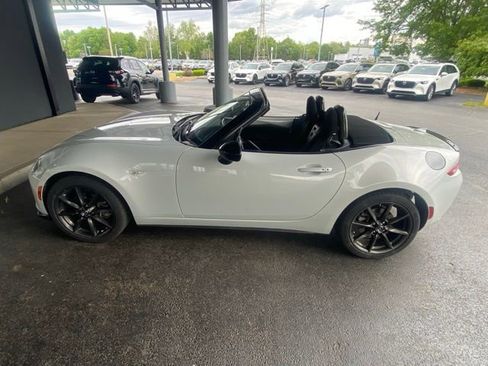 Used 2016 MAZDA MX-5 Miata Club RWD image 2