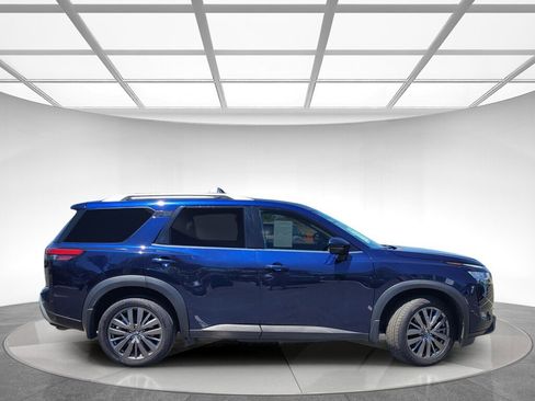 Used 2023 Nissan Pathfinder SL w/ SL Premium Package FWD image 3