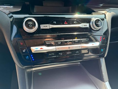 Used 2022 Ford Explorer Limited w/ Equipment Group 301A image 20