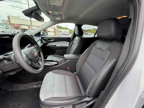 Used 2025 Chevrolet Trax LT image 28