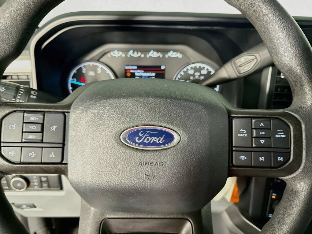Used 2023 Ford F350 4x4 Crew Cab Super Duty image 16