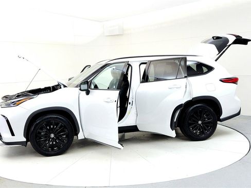 Used 2023 Toyota Highlander XSE image 10