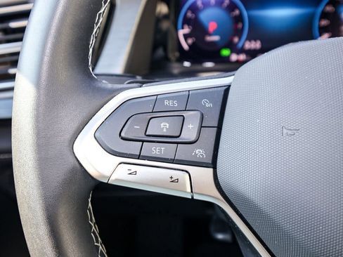 Certified 2025 Volkswagen Atlas Cross Sport SE w/ Panoramic Sunroof Package image 23