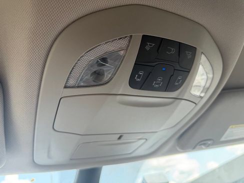 Used 2023 Chrysler Pacifica Touring-L FWD image 18