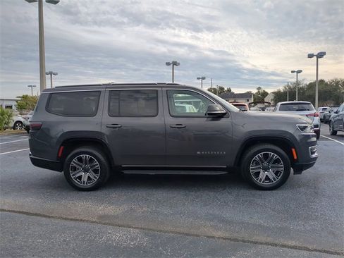 Used 2024 Jeep Wagoneer Series II image 5