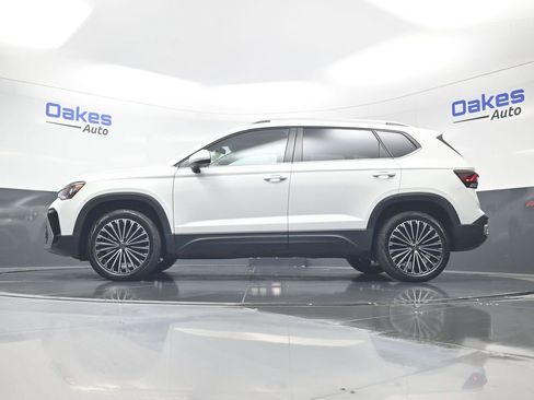 Used 2025 Volkswagen Taos SE FWD image 39