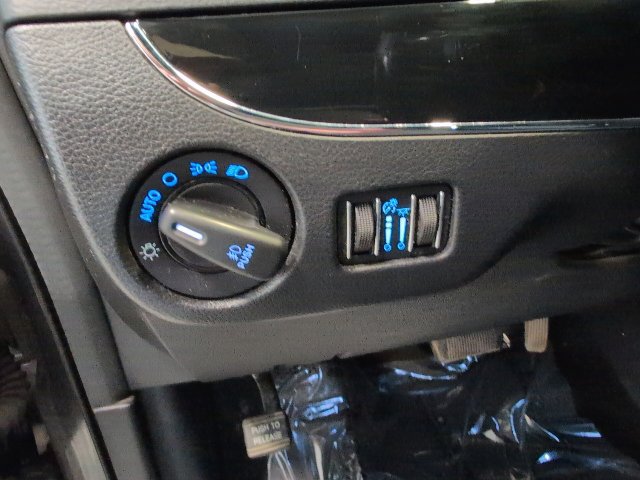 Used 2016 Dodge Grand Caravan SXT FWD image 15