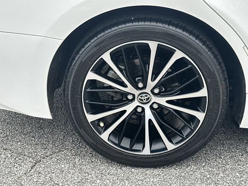 Used 2018 Toyota Camry SE w/ Moonroof Package FWD image 17