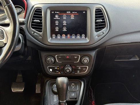 Used 2019 Jeep Compass Trailhawk AWD/4WD image 13