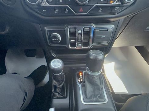 Used 2022 Jeep Wrangler Unlimited Sport AWD/4WD image 15