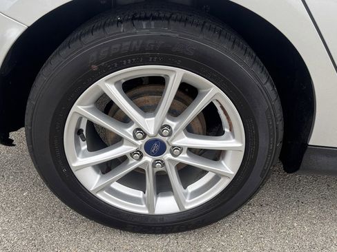 Used 2015 Ford Focus SE image 12