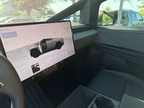 Used 2024 Tesla Cybertruck AWD Crew Cab image 25