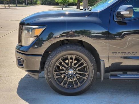 Used 2019 Nissan Titan SV w/ SV Convenience Package RWD image 8