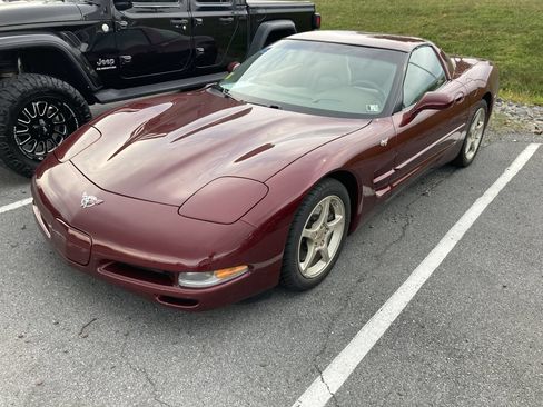 Used 2003 Chevrolet Corvette Coupe w/ Preferred Equipment Group RWD image 3