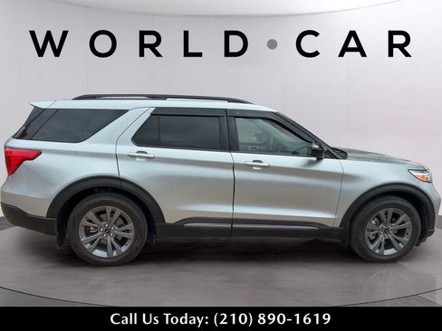 Used 2022 Ford Explorer XLT w/ Equipment Group 202A image 2