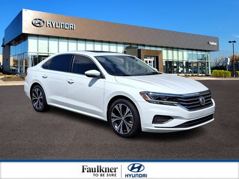 Used 2021 Volkswagen Passat 2.0T SE FWD image 1