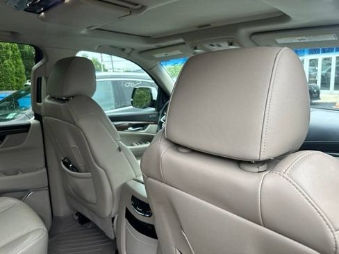 Used 2019 Cadillac Escalade Premium Luxury AWD/4WD image 16
