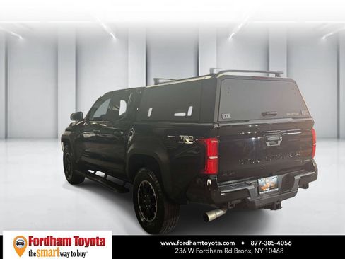 Used 2025 Toyota Tacoma TRD Off-Road AWD/4WD image 5