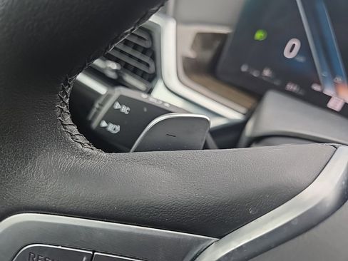 Used 2024 BMW X7 xDrive40i w/ Climate Comfort Package image 44