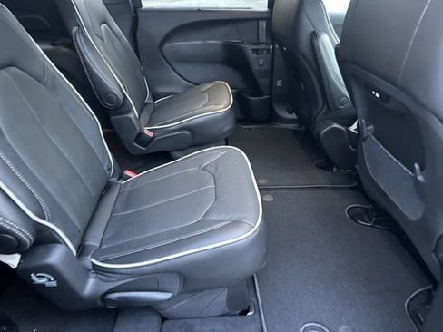 New 2026 Chrysler Pacifica Limited w/ S Appearance Package FWD image 14