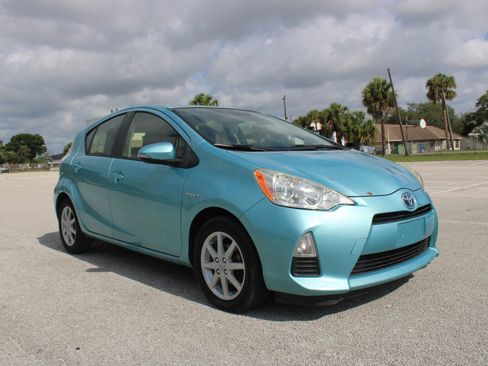 Used 2013 Toyota Prius C Three FWD image 17