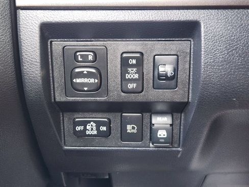 Used 2018 Toyota Tundra SR5 w/ TRD Off Road Package AWD/4WD image 16