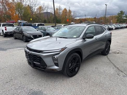 Used 2024 Chevrolet Trax ACTIV w/ Sunroof Package FWD image 33