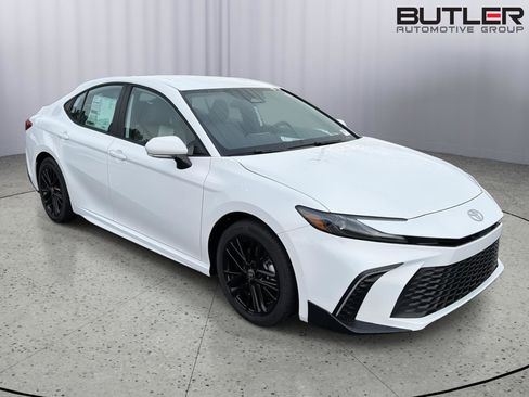 New 2026 Toyota Camry SE FWD image 8