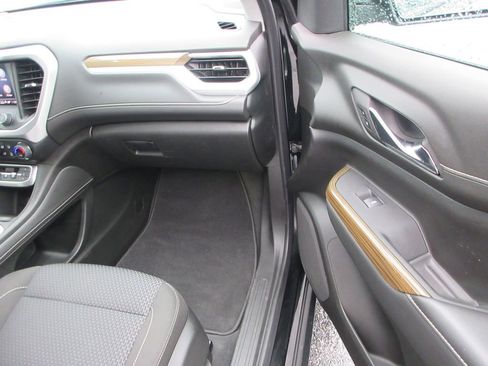 Used 2023 GMC Acadia SLE w/ Driver Convenience Package image 18