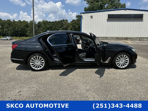 Used 2016 BMW 740i image 34